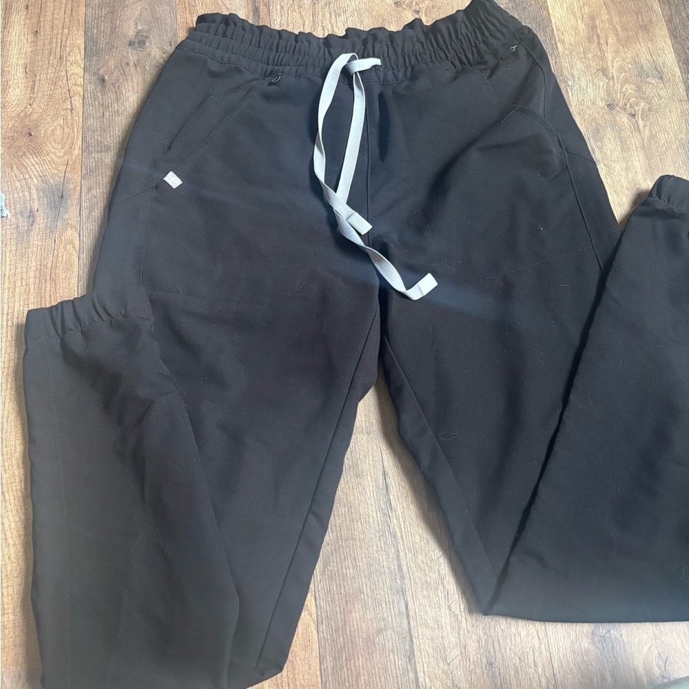 Figs black bottoms